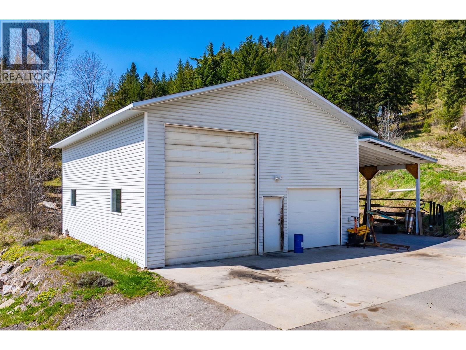 7114 Goshawk Road, Kelowna, British Columbia