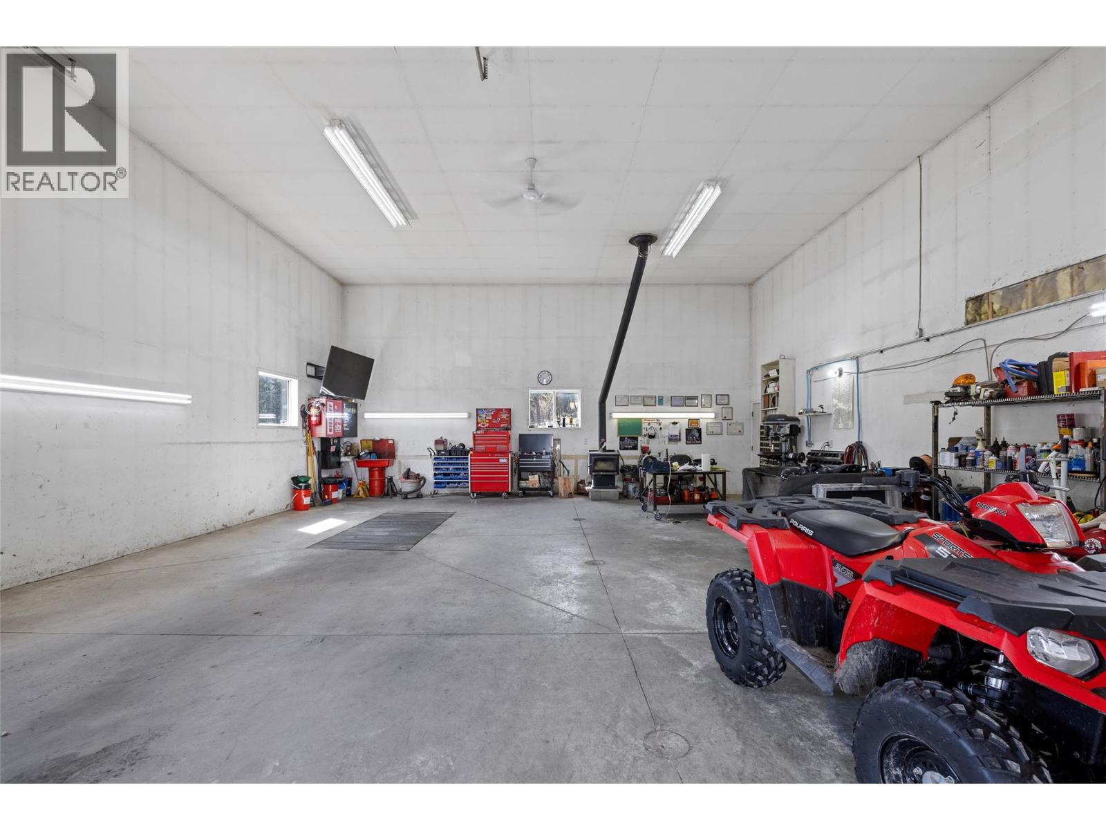 7114 Goshawk Road, Kelowna, British Columbia