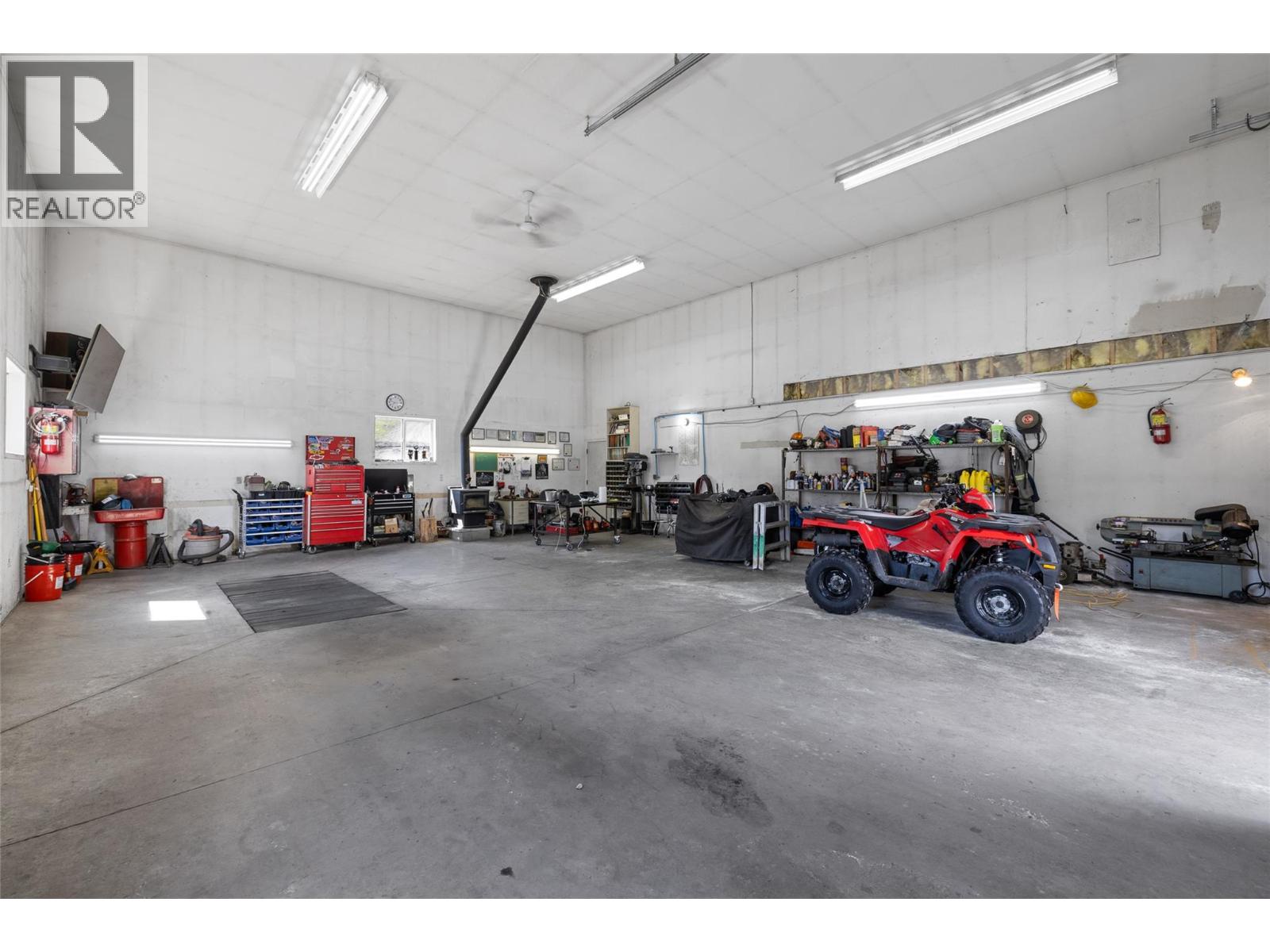 7114 Goshawk Road, Kelowna, British Columbia