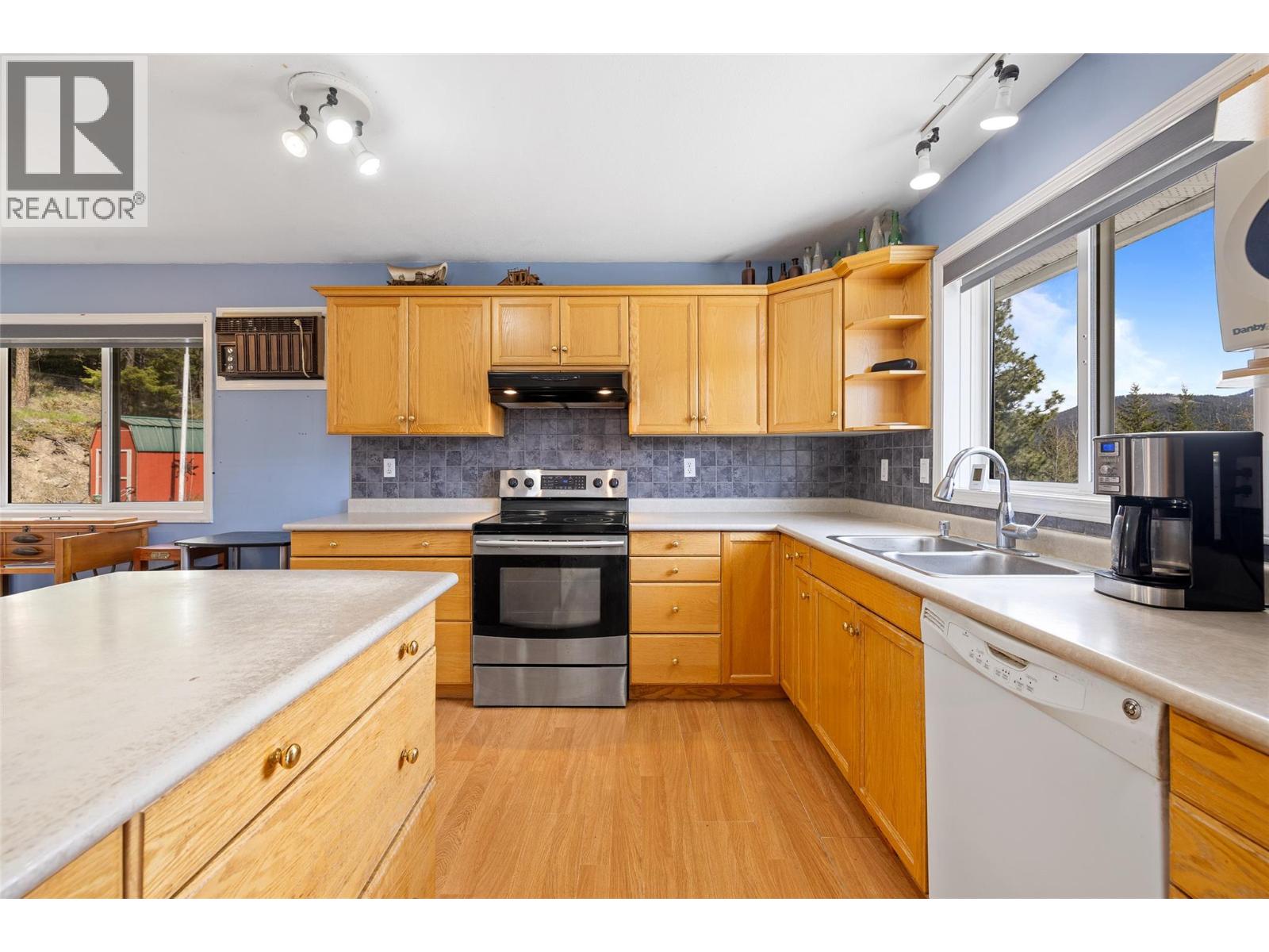 7114 Goshawk Road, Kelowna, British Columbia