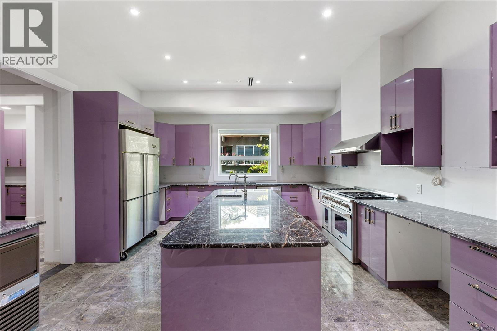 3355 Midland Rd, Oak Bay, British Columbia