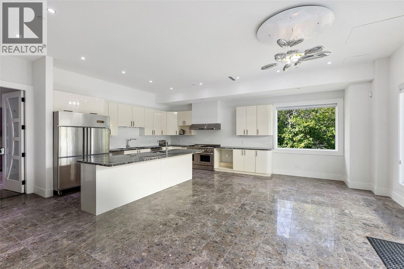 3355 Midland Rd, Oak Bay, British Columbia