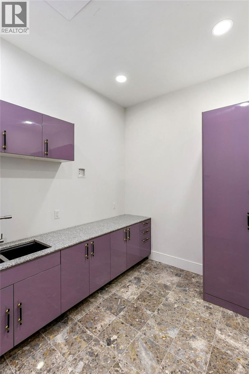 3355 Midland Rd, Oak Bay, British Columbia