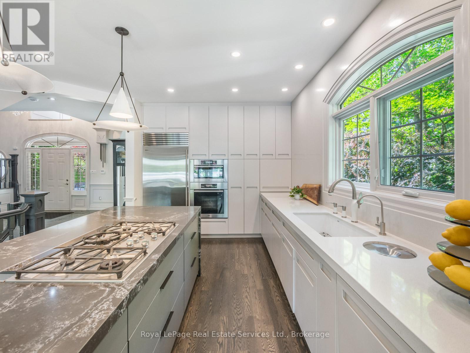 235 Lakewood Drive, Oakville (co Central), Ontario