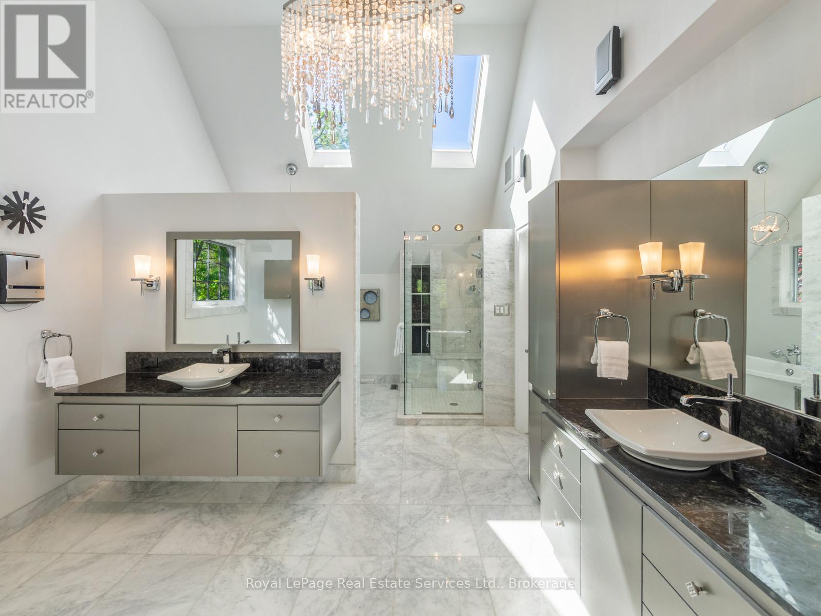 235 Lakewood Drive, Oakville (co Central), Ontario