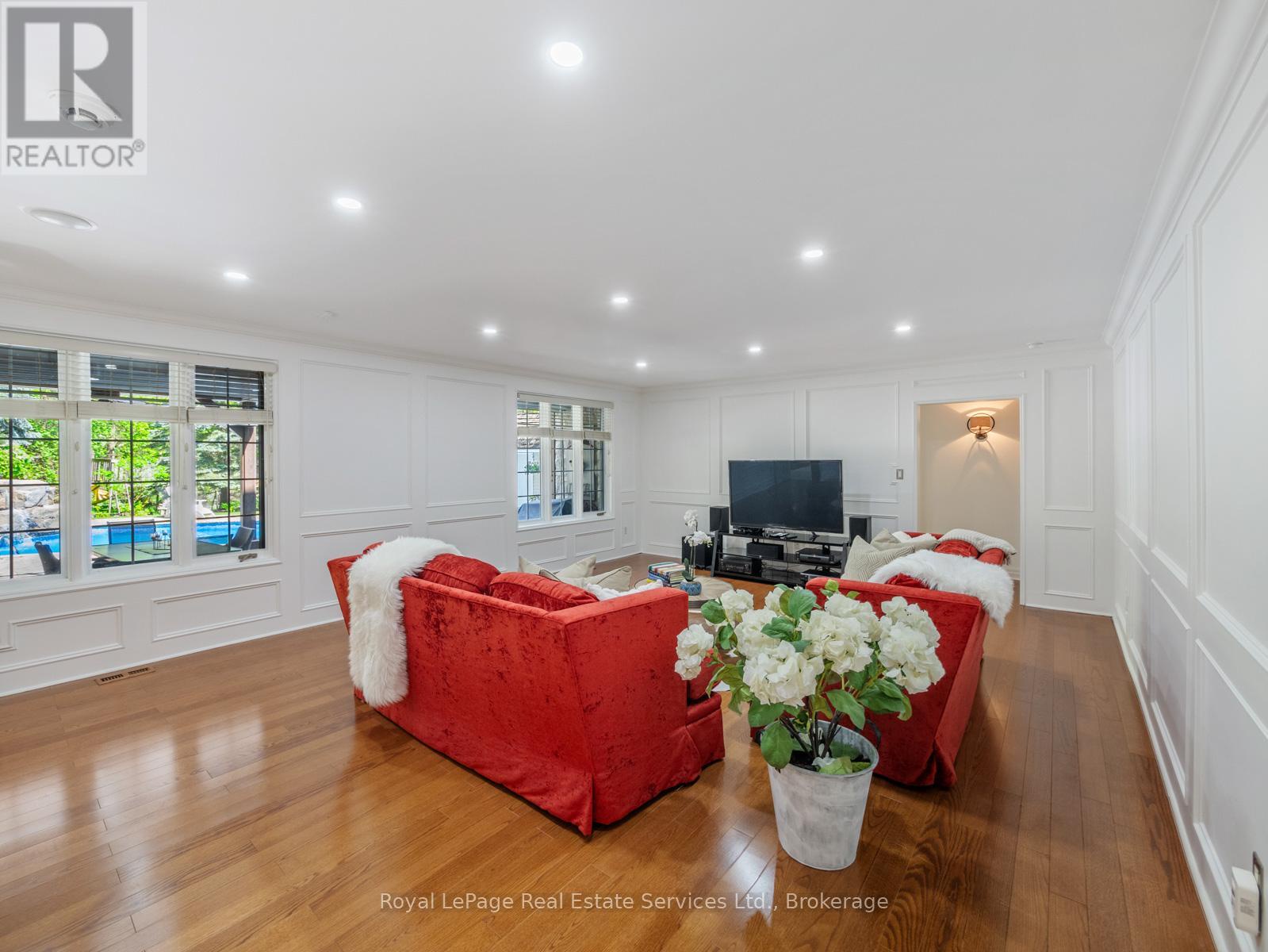 235 Lakewood Drive, Oakville (co Central), Ontario