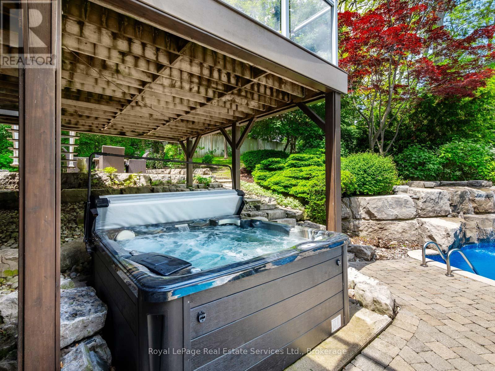 235 Lakewood Drive, Oakville (co Central), Ontario