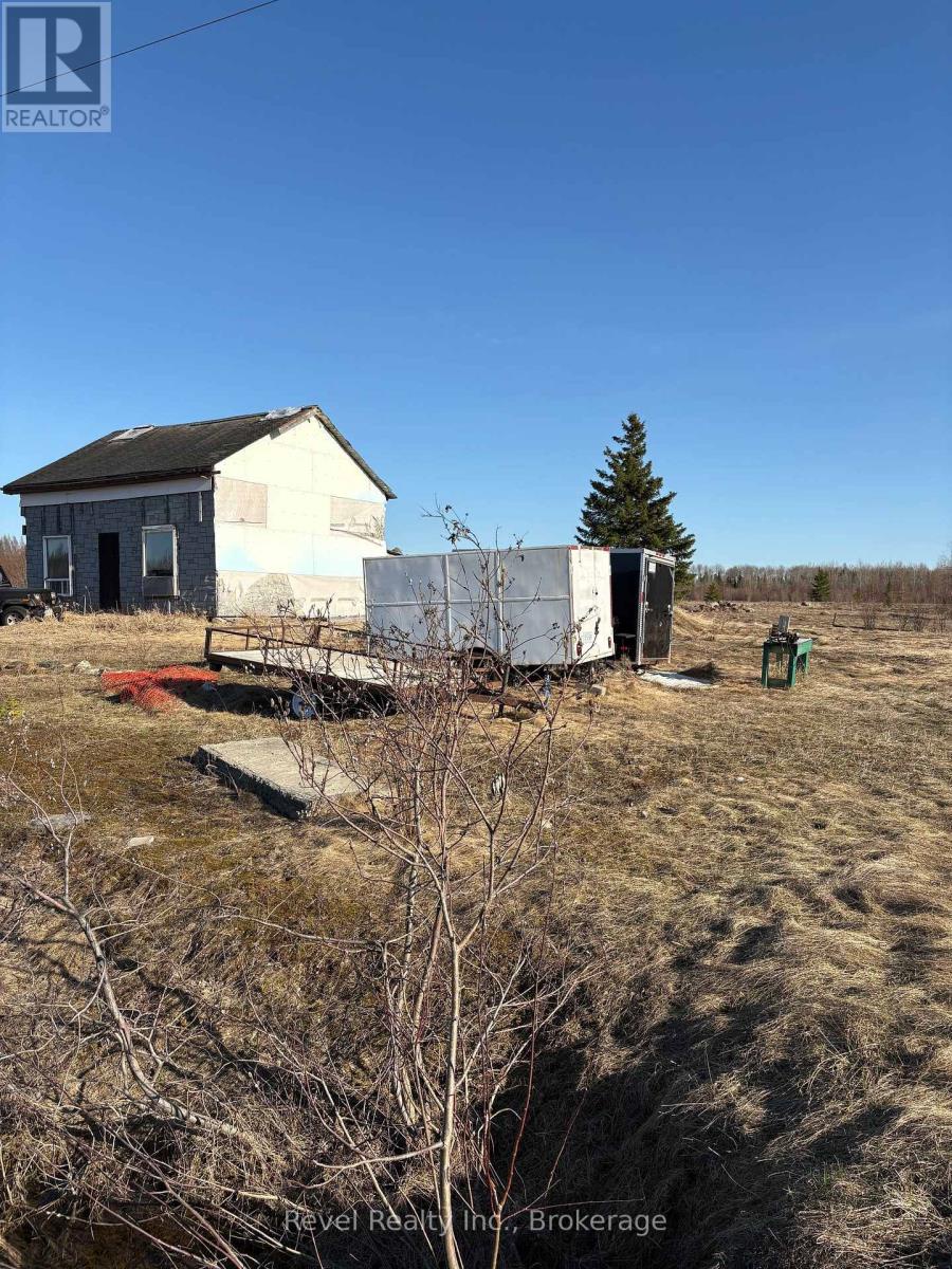 101 Concession 14, Val Rita-harty, Ontario