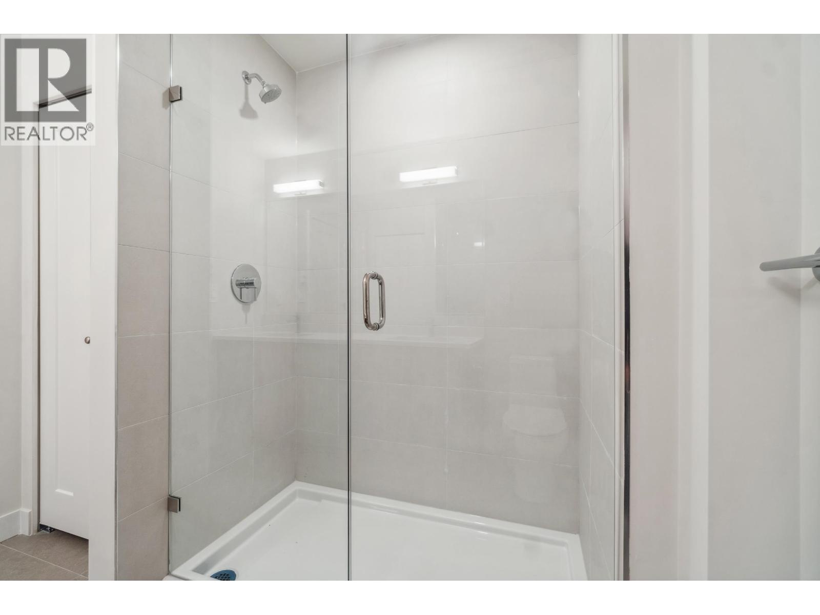 303 5535 Hastings Street, Burnaby, British Columbia