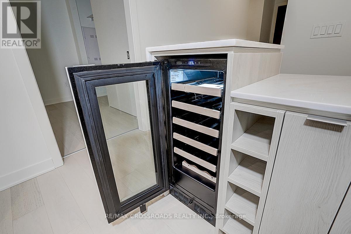 1607 - 11 Yorkville Avenue, Toronto (annex), Ontario