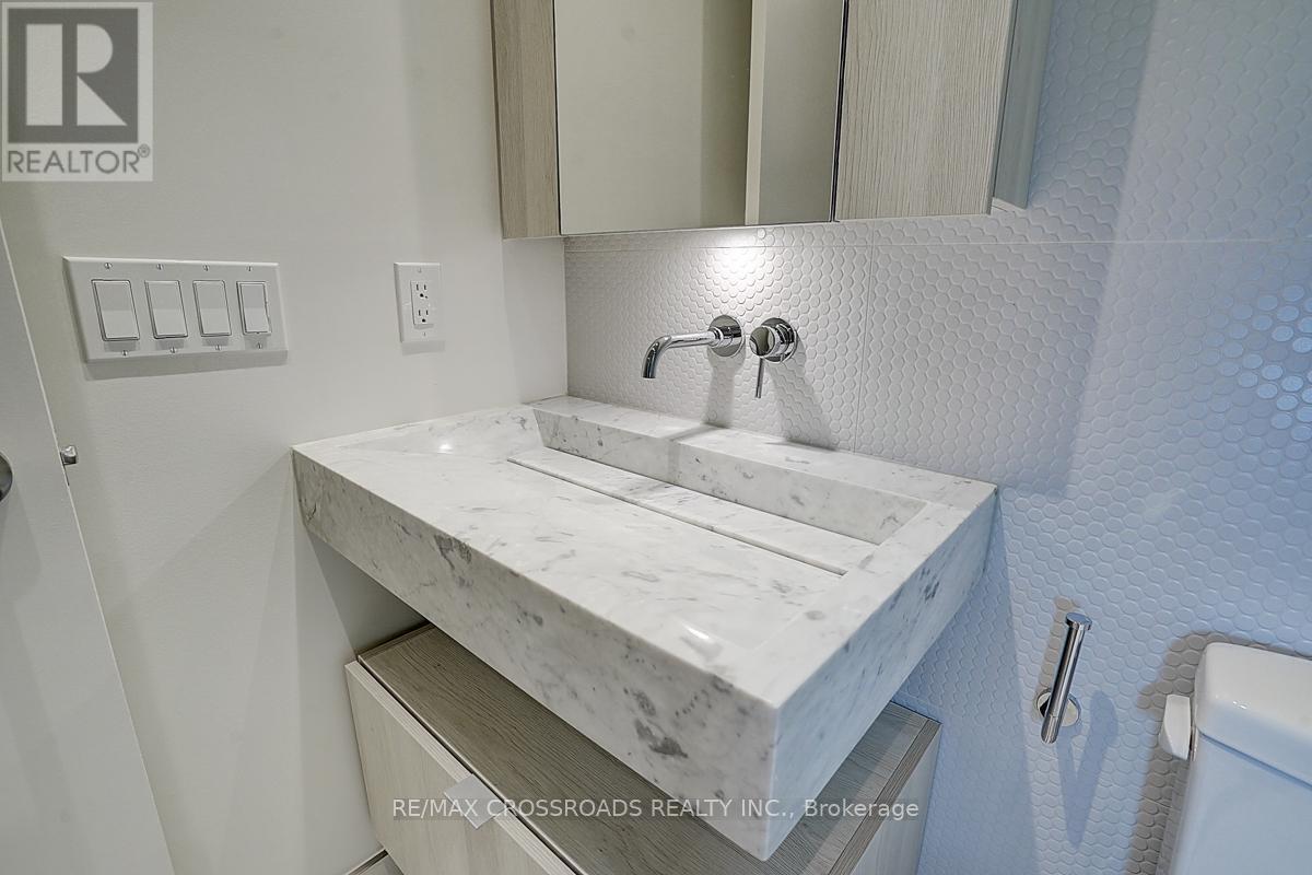 1607 - 11 Yorkville Avenue, Toronto (annex), Ontario