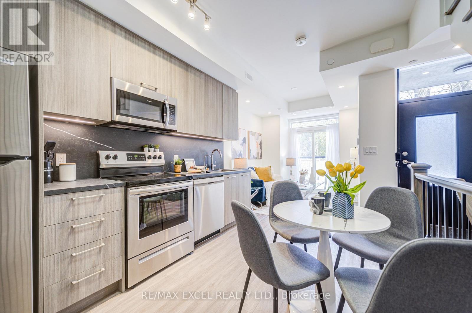 26 - 51 Winlock Park, Toronto (newtonbrook East), Ontario