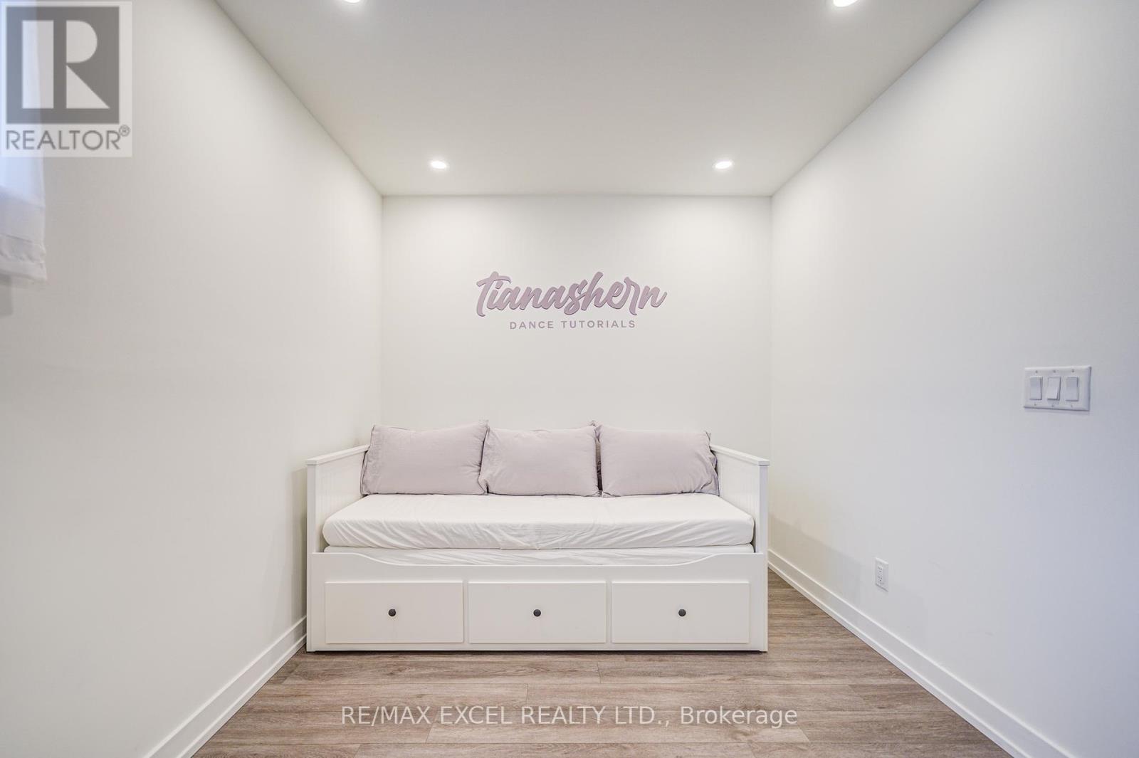 26 - 51 Winlock Park, Toronto (newtonbrook East), Ontario