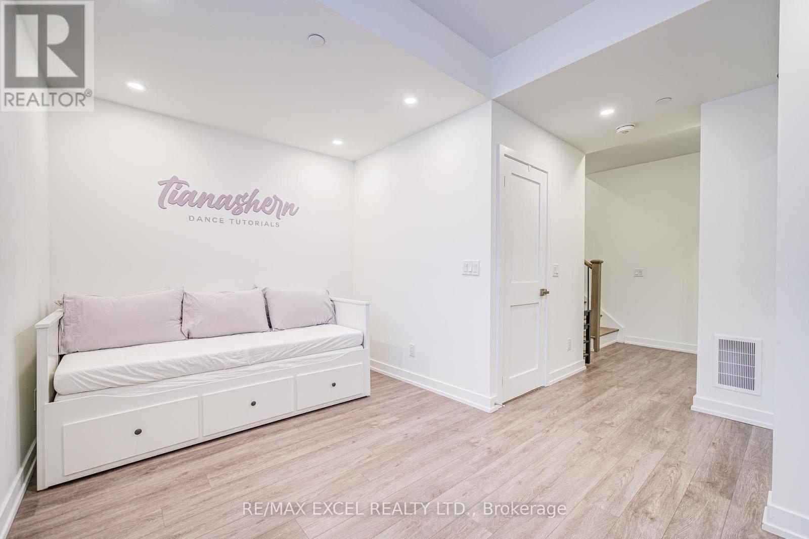 26 - 51 Winlock Park, Toronto (newtonbrook East), Ontario