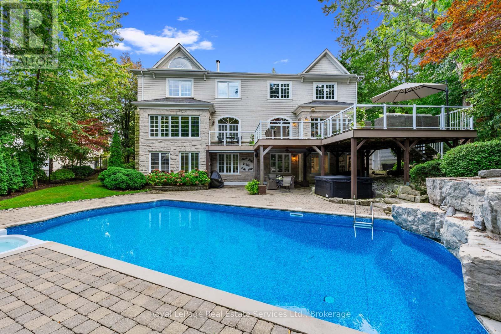 235 Lakewood Drive, Oakville (co Central), Ontario