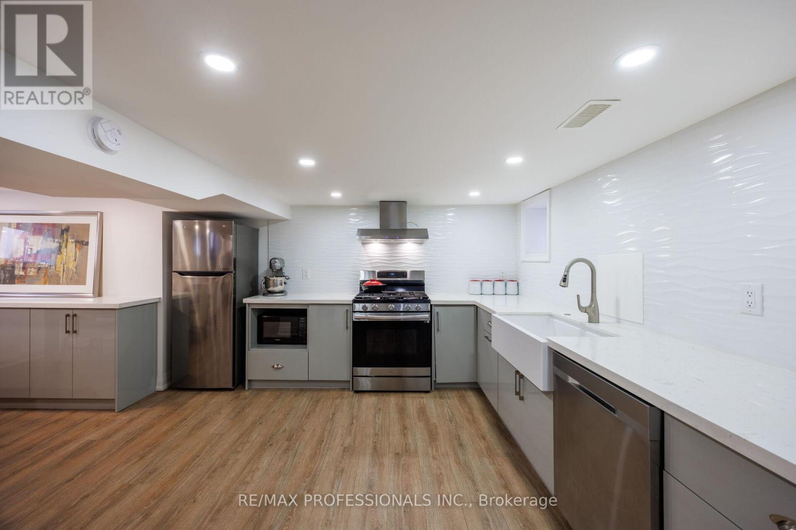 168 The Kingsway, Toronto (kingsway South), Ontario