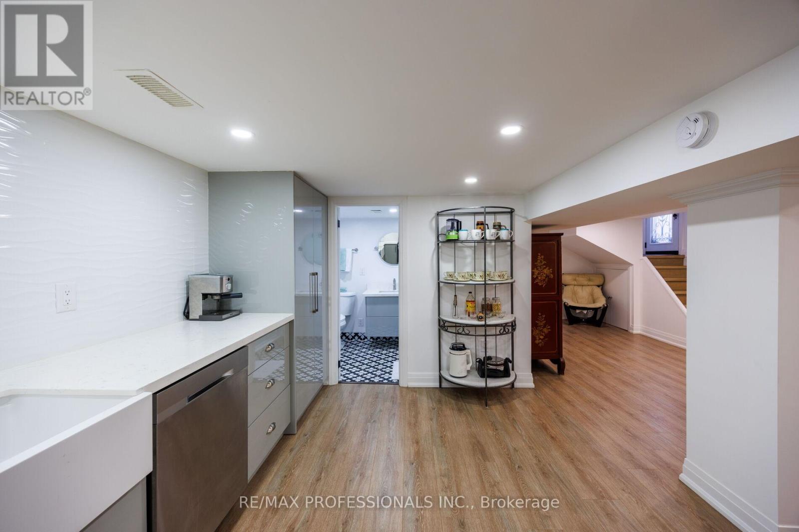 168 The Kingsway, Toronto (kingsway South), Ontario