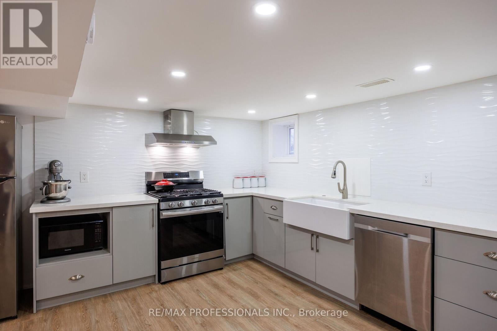 168 The Kingsway, Toronto (kingsway South), Ontario