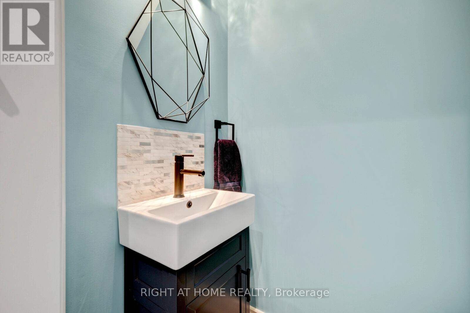 3 - 985 Limeridge Road E, Hamilton (berrisfield), Ontario