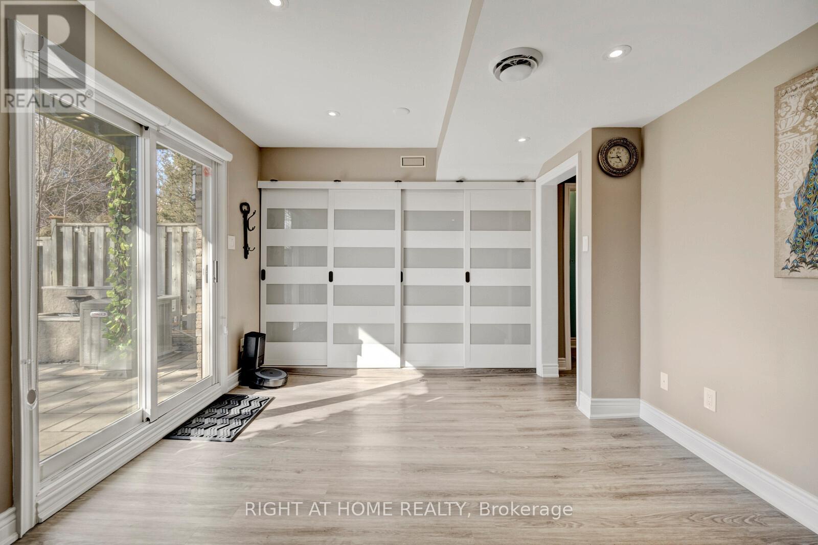 3 - 985 Limeridge Road E, Hamilton (berrisfield), Ontario