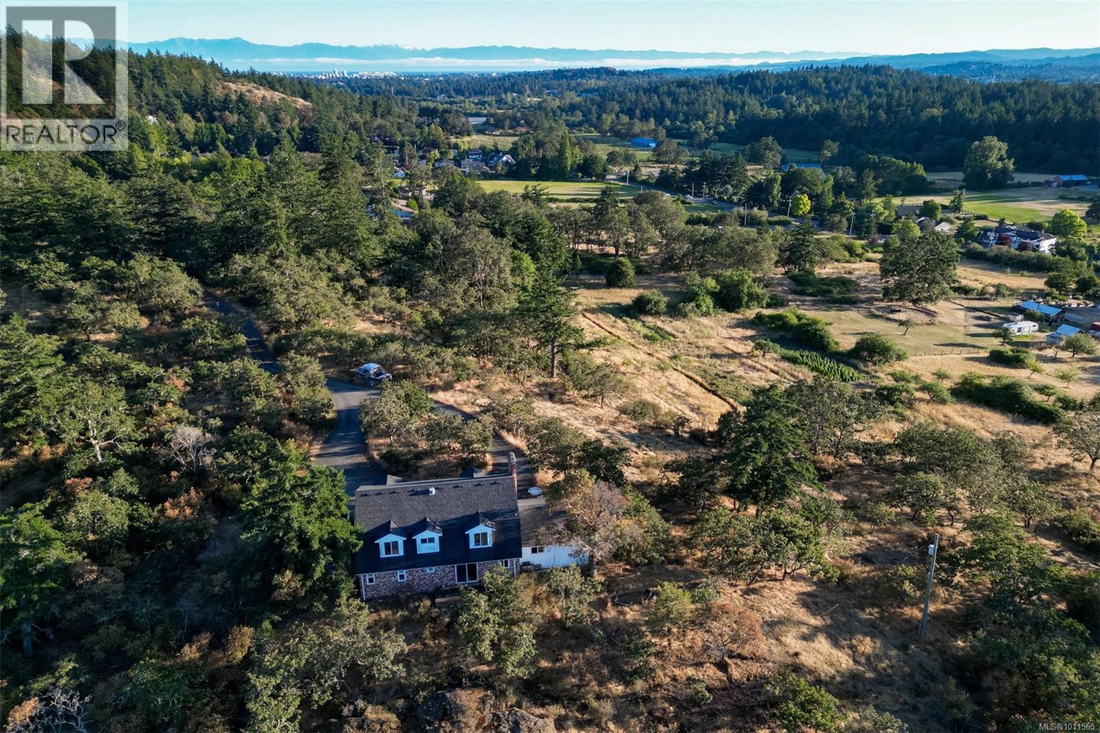 4589 Blenkinsop Rd, Saanich, British Columbia