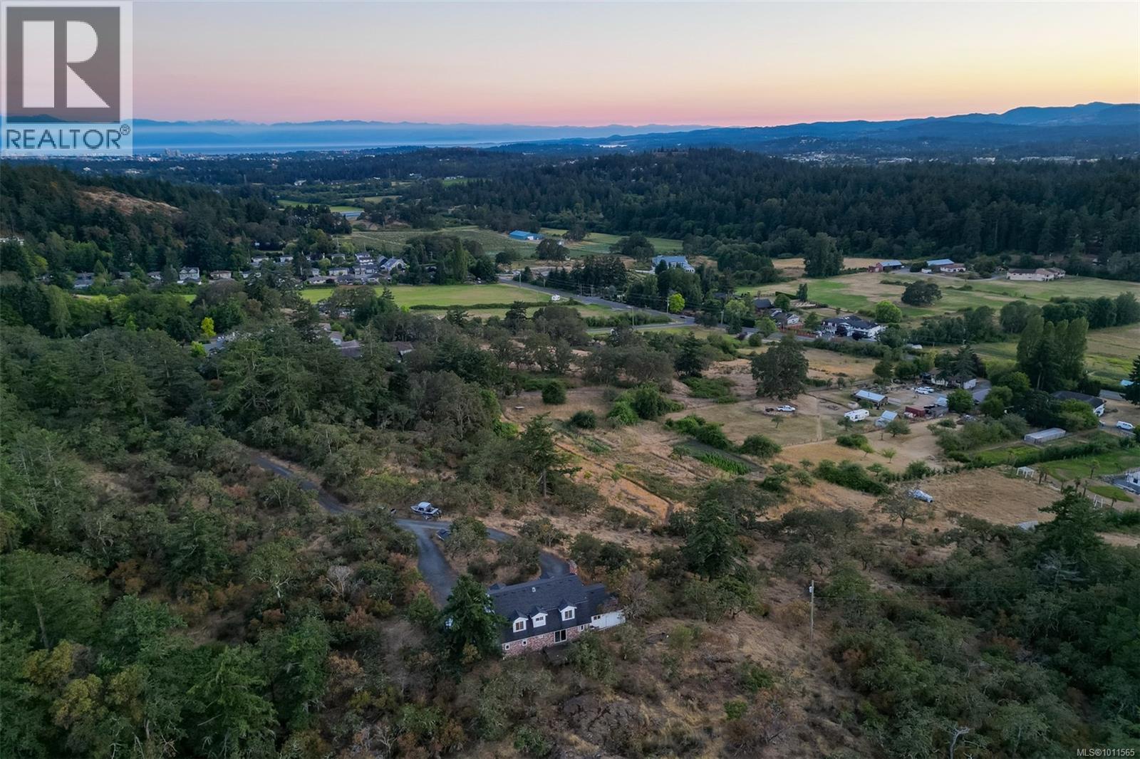 4589 Blenkinsop Rd, Saanich, British Columbia