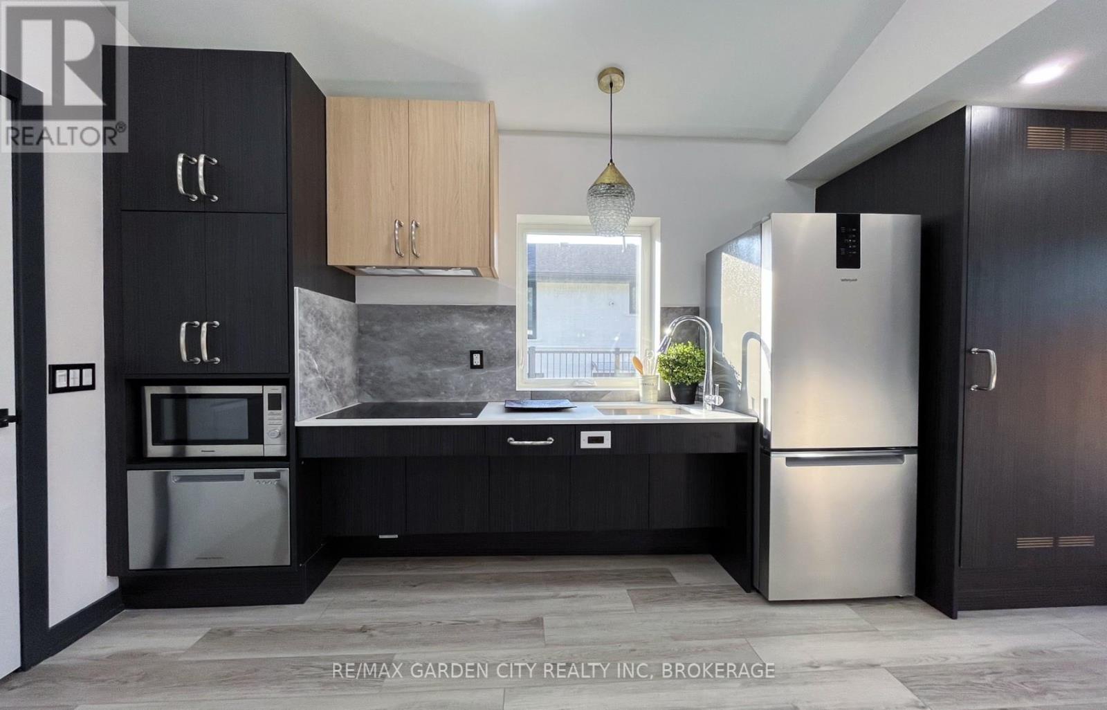 23 Warren Avenue, Hamilton (balfour), Ontario