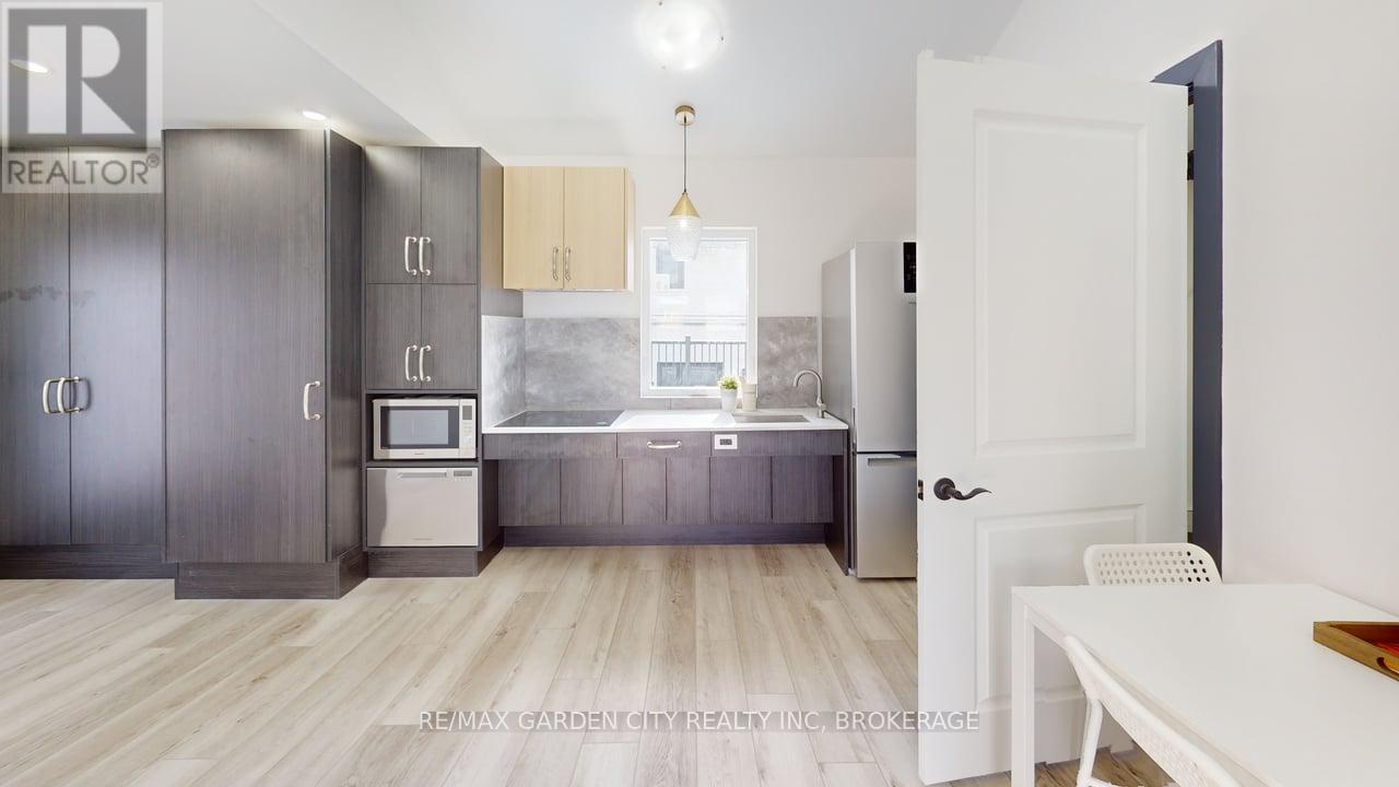 23 Warren Avenue, Hamilton (balfour), Ontario