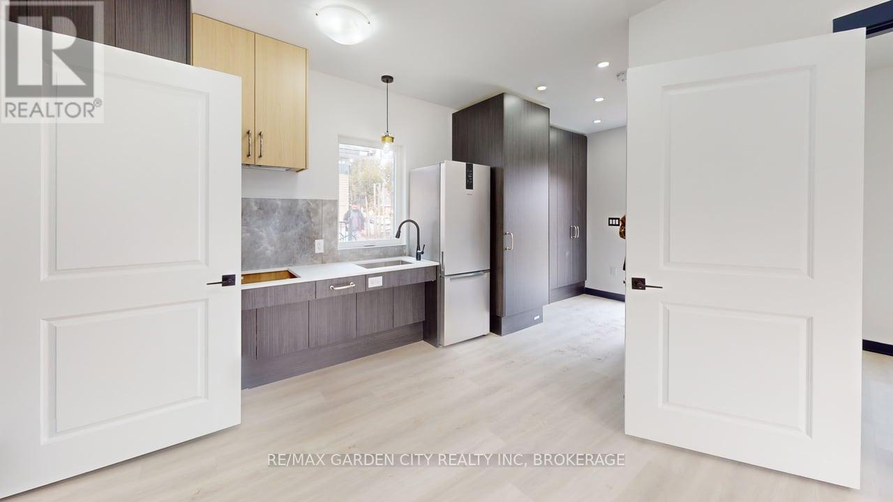 23 Warren Avenue, Hamilton (balfour), Ontario