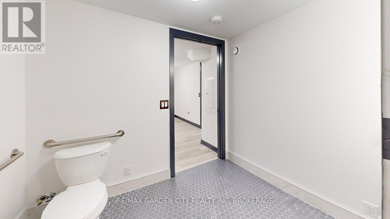 23 Warren Avenue, Hamilton (balfour), Ontario