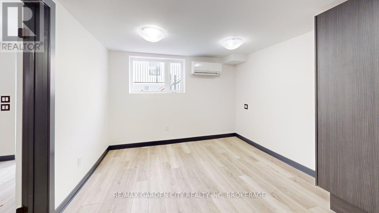 23 Warren Avenue, Hamilton (balfour), Ontario