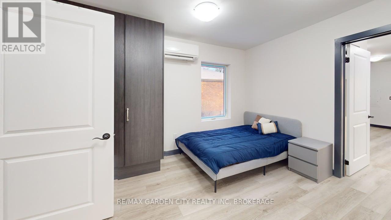 23 Warren Avenue, Hamilton (balfour), Ontario