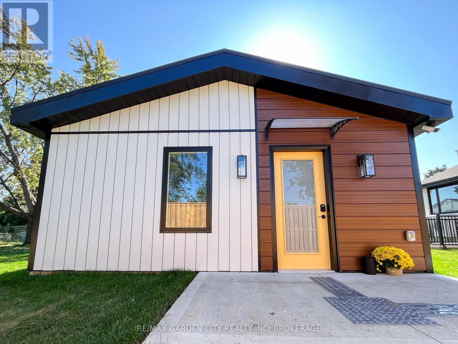 23 Warren Avenue, Hamilton (balfour), Ontario