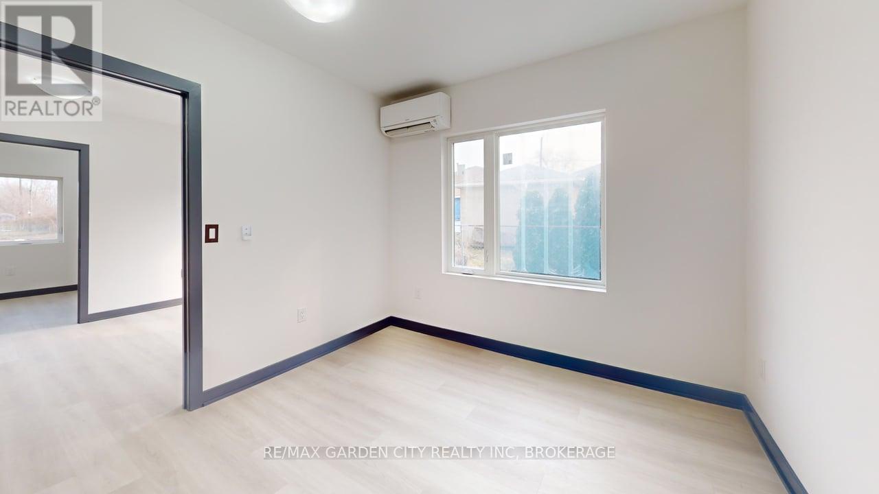 23 Warren Avenue, Hamilton (balfour), Ontario