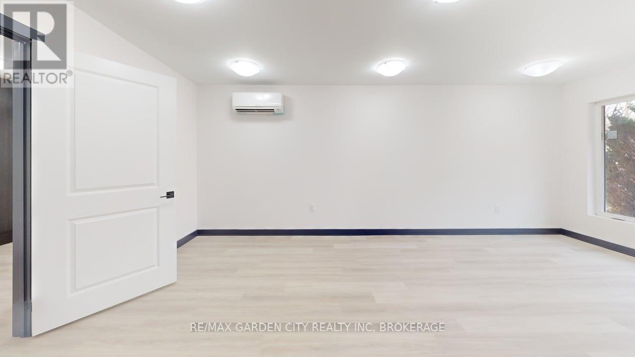 23 Warren Avenue, Hamilton (balfour), Ontario