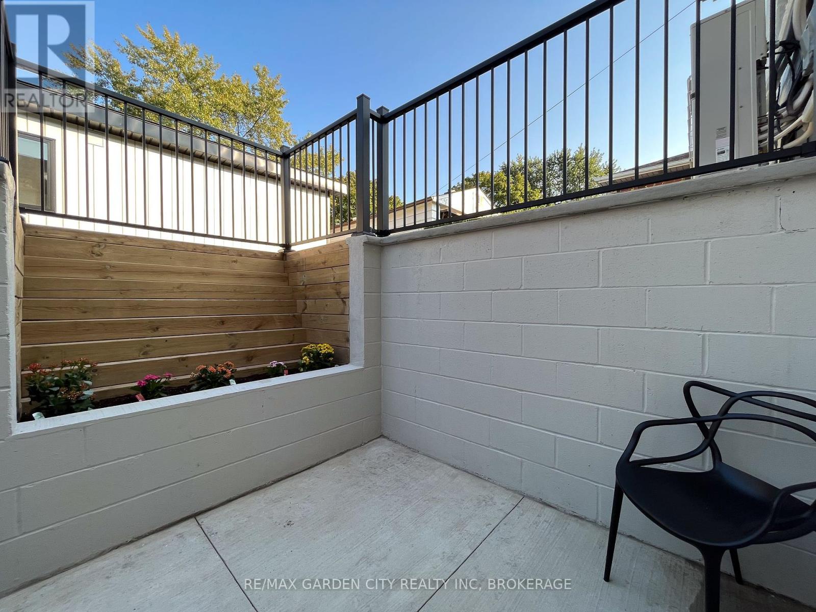 23 Warren Avenue, Hamilton (balfour), Ontario