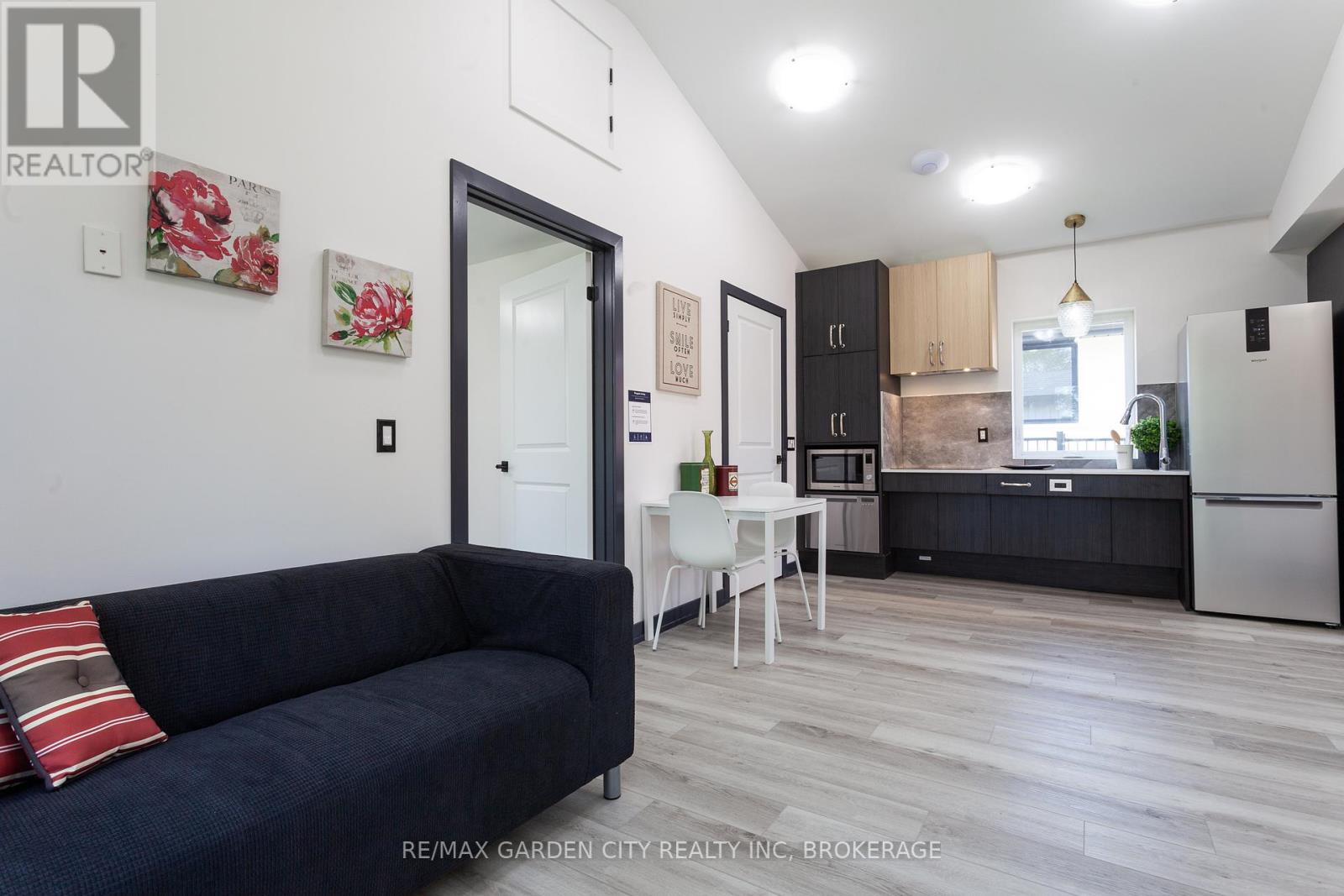 23 Warren Avenue, Hamilton (balfour), Ontario