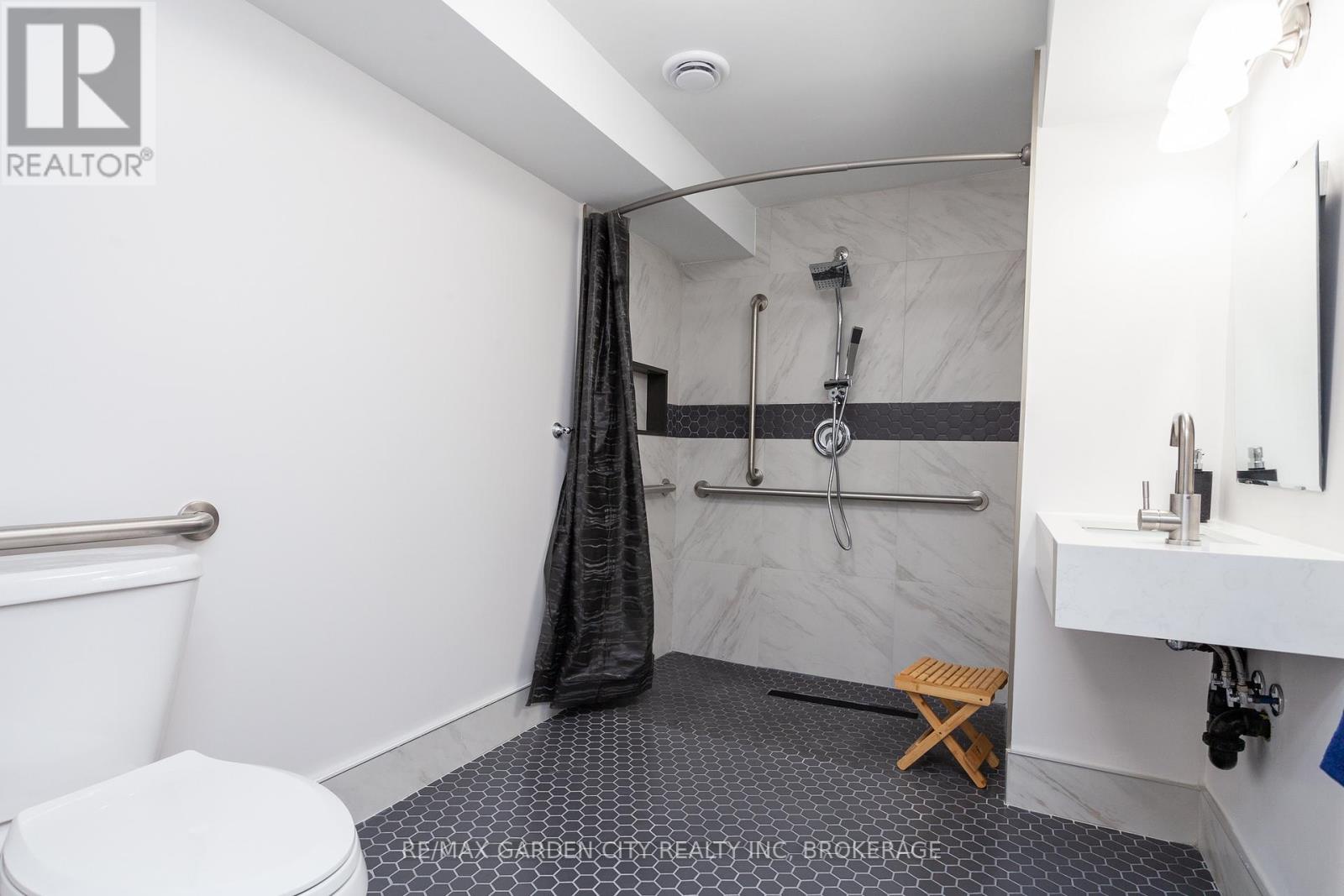 23 Warren Avenue, Hamilton (balfour), Ontario