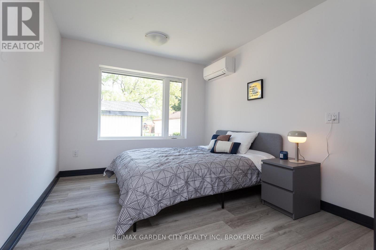 23 Warren Avenue, Hamilton (balfour), Ontario