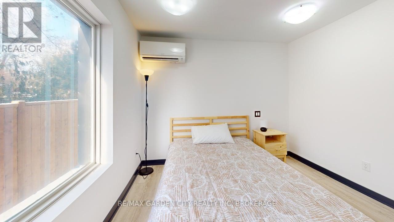 23 Warren Avenue, Hamilton (balfour), Ontario