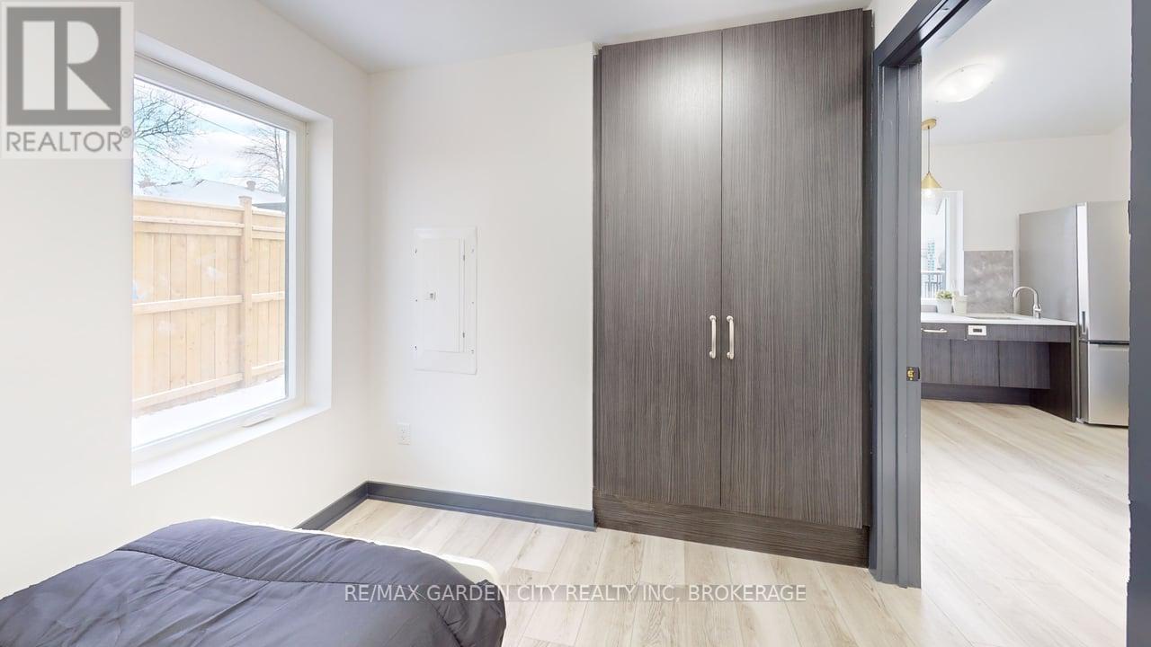 23 Warren Avenue, Hamilton (balfour), Ontario