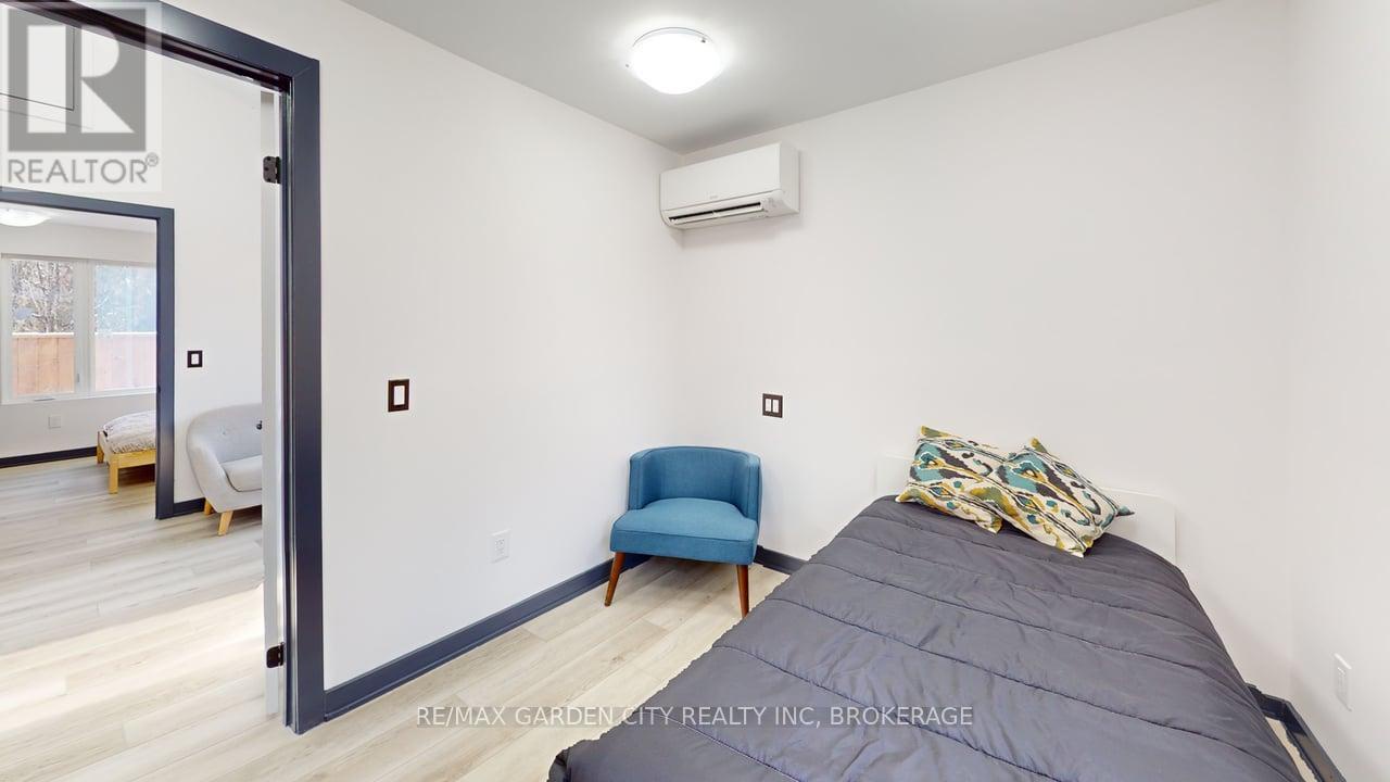 23 Warren Avenue, Hamilton (balfour), Ontario