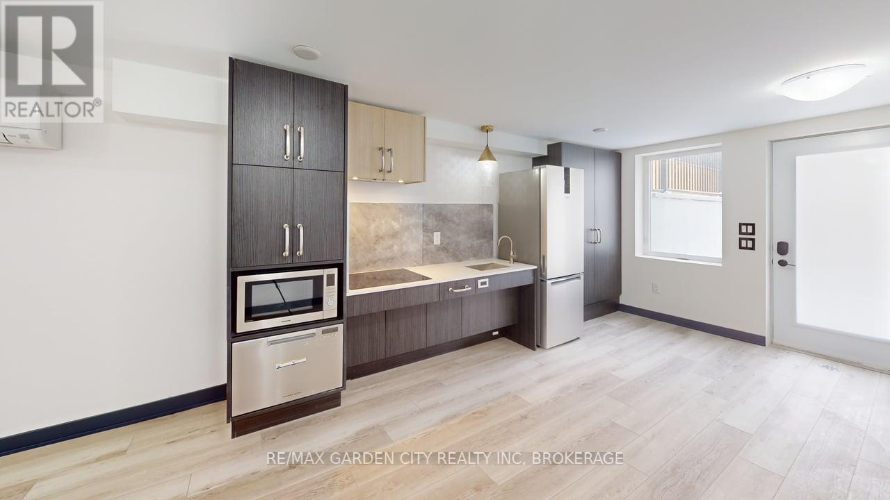 23 Warren Avenue, Hamilton (balfour), Ontario