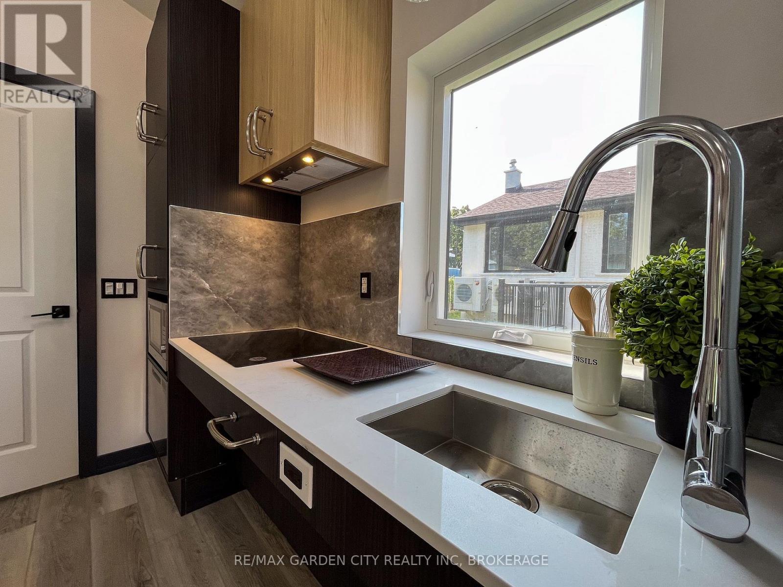 23 Warren Avenue, Hamilton (balfour), Ontario