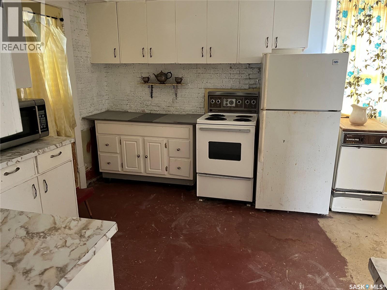 239 4th Avenue W, Gravelbourg, Saskatchewan