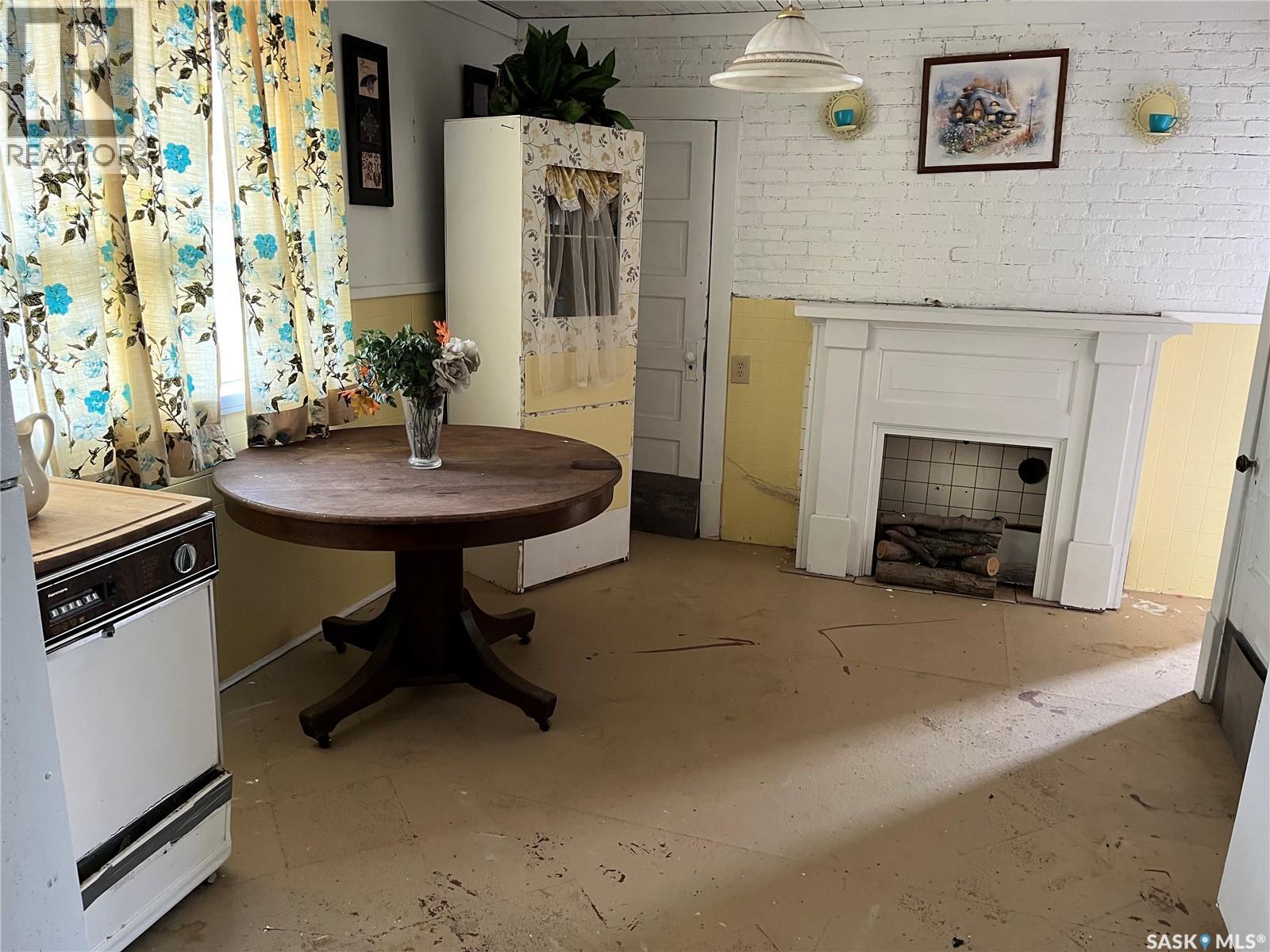 239 4th Avenue W, Gravelbourg, Saskatchewan