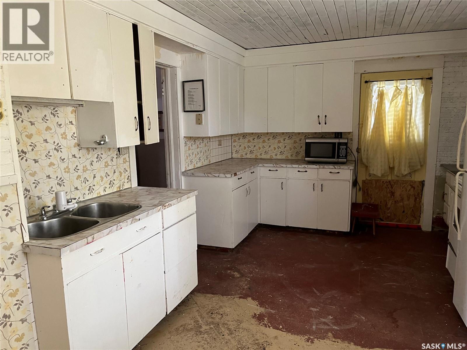 239 4th Avenue W, Gravelbourg, Saskatchewan