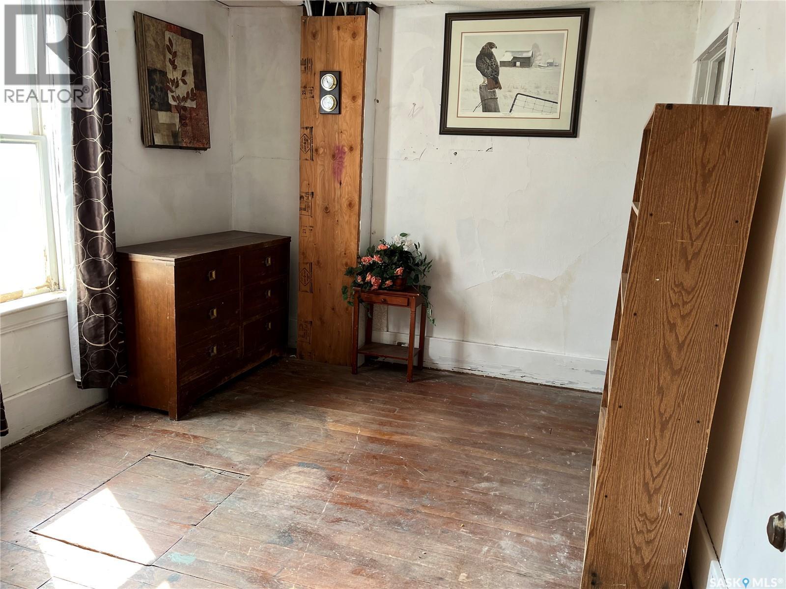 239 4th Avenue W, Gravelbourg, Saskatchewan