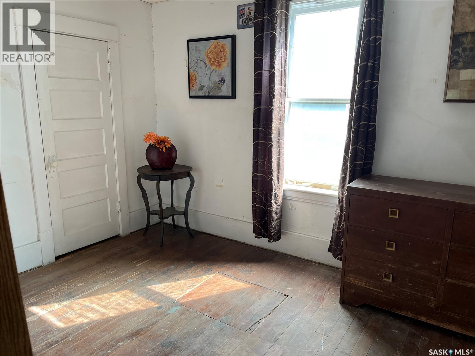 239 4th Avenue W, Gravelbourg, Saskatchewan