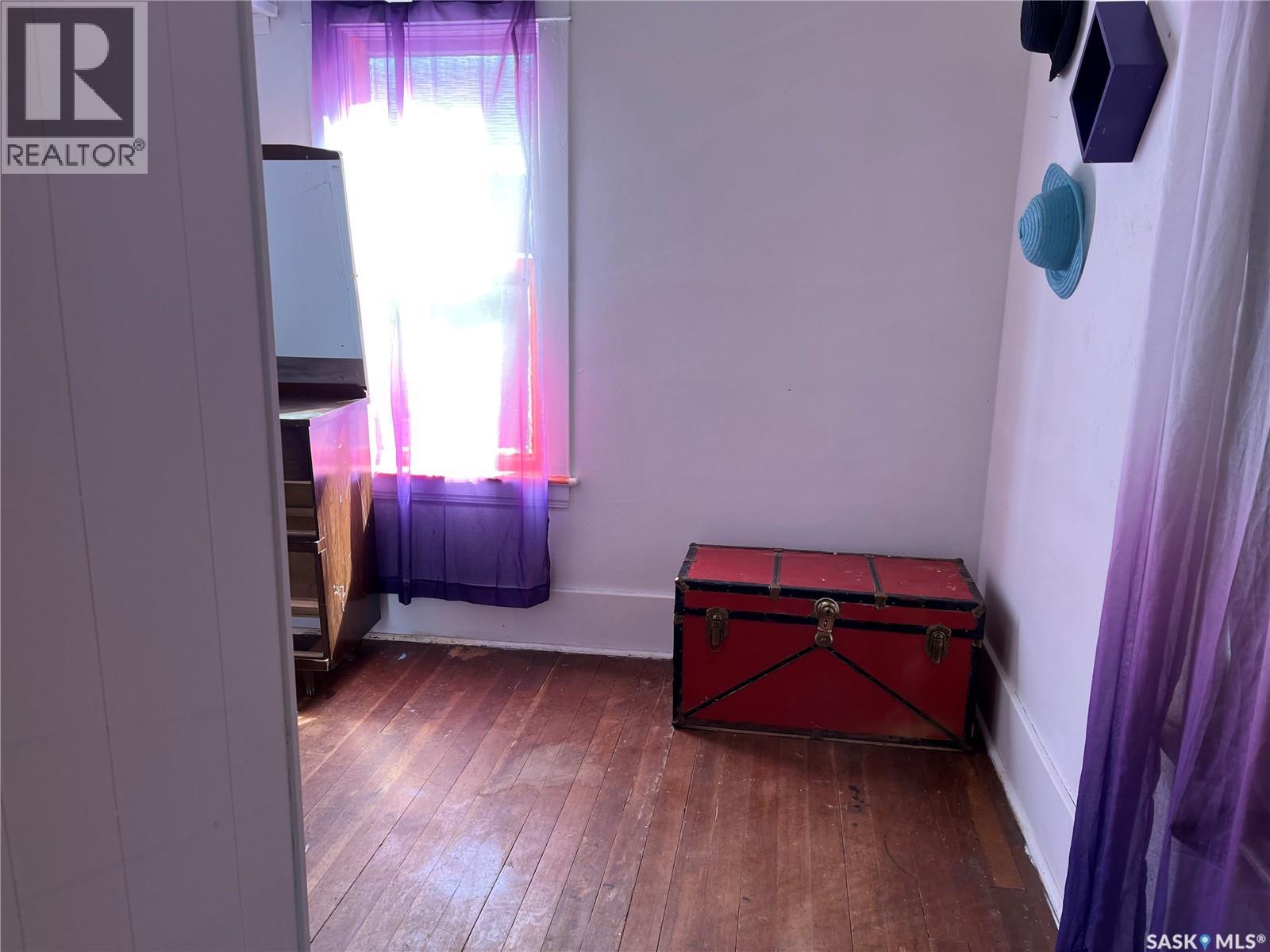 239 4th Avenue W, Gravelbourg, Saskatchewan